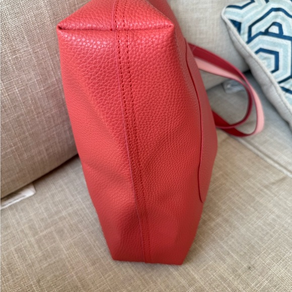 Pink vegan leather tote. - Picture 5 of 6